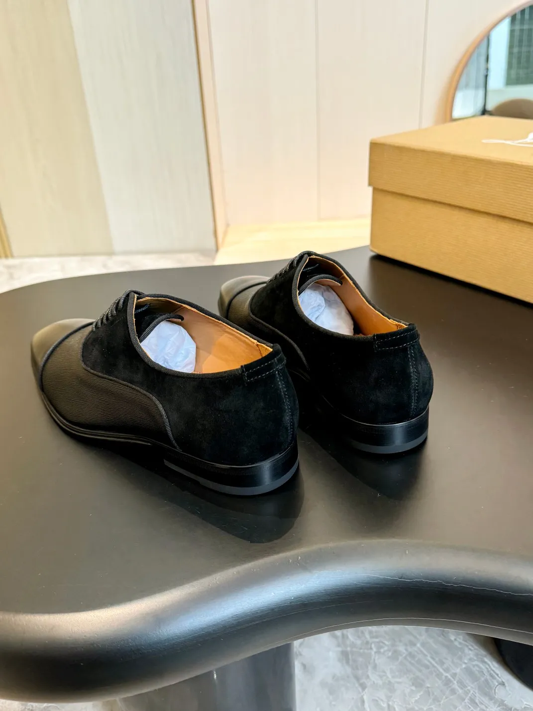 💰960 Christia*.Loubouti* high-end men's business formal leather shoes, original genuine cowhide red sole, imported Italian cowhide outsole, first-layer cowhide, water-dyed cowhide lining, high-end luxury. Size: 39-44 (customized at 38.45.46)✅